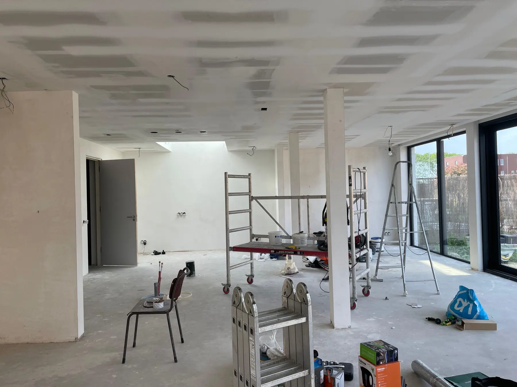 Tijdens de uitvoering 2, nieuwbouwwoning in witte baksteen