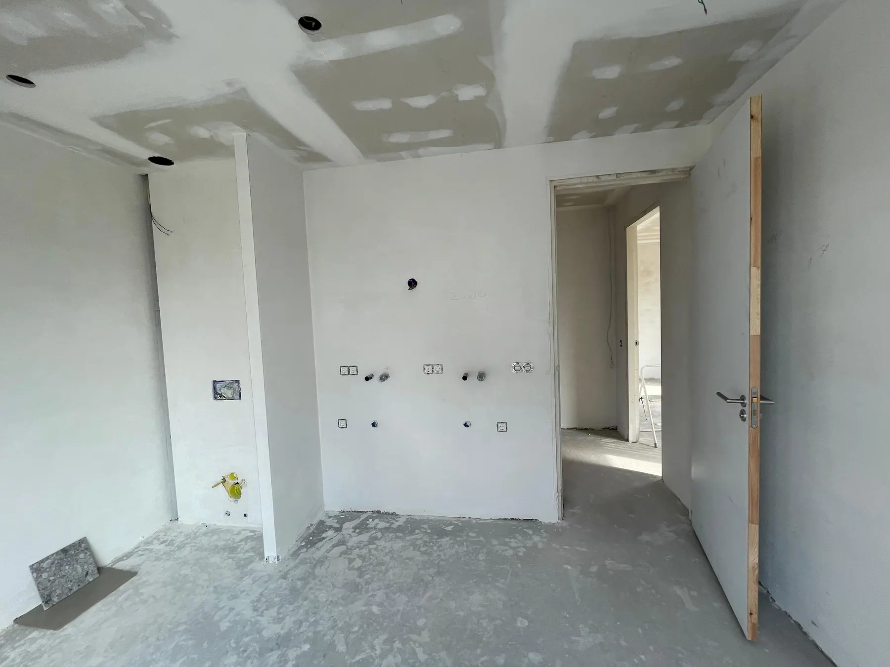 Tijdens de uitvoering 8, nieuwbouwwoning in witte baksteen