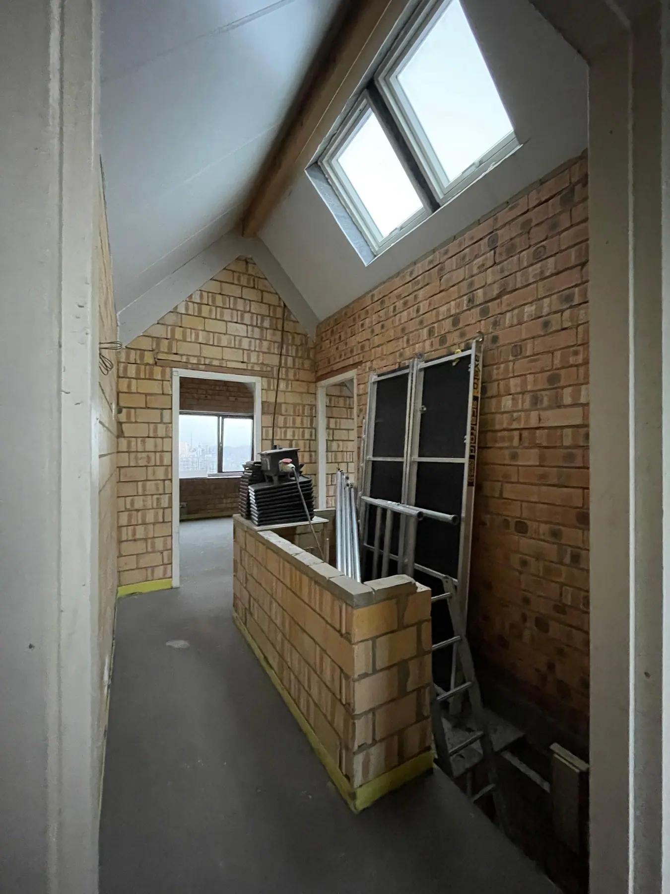 Tijdens de uitvoering 10, nieuwbouwwoning in witte baksteen