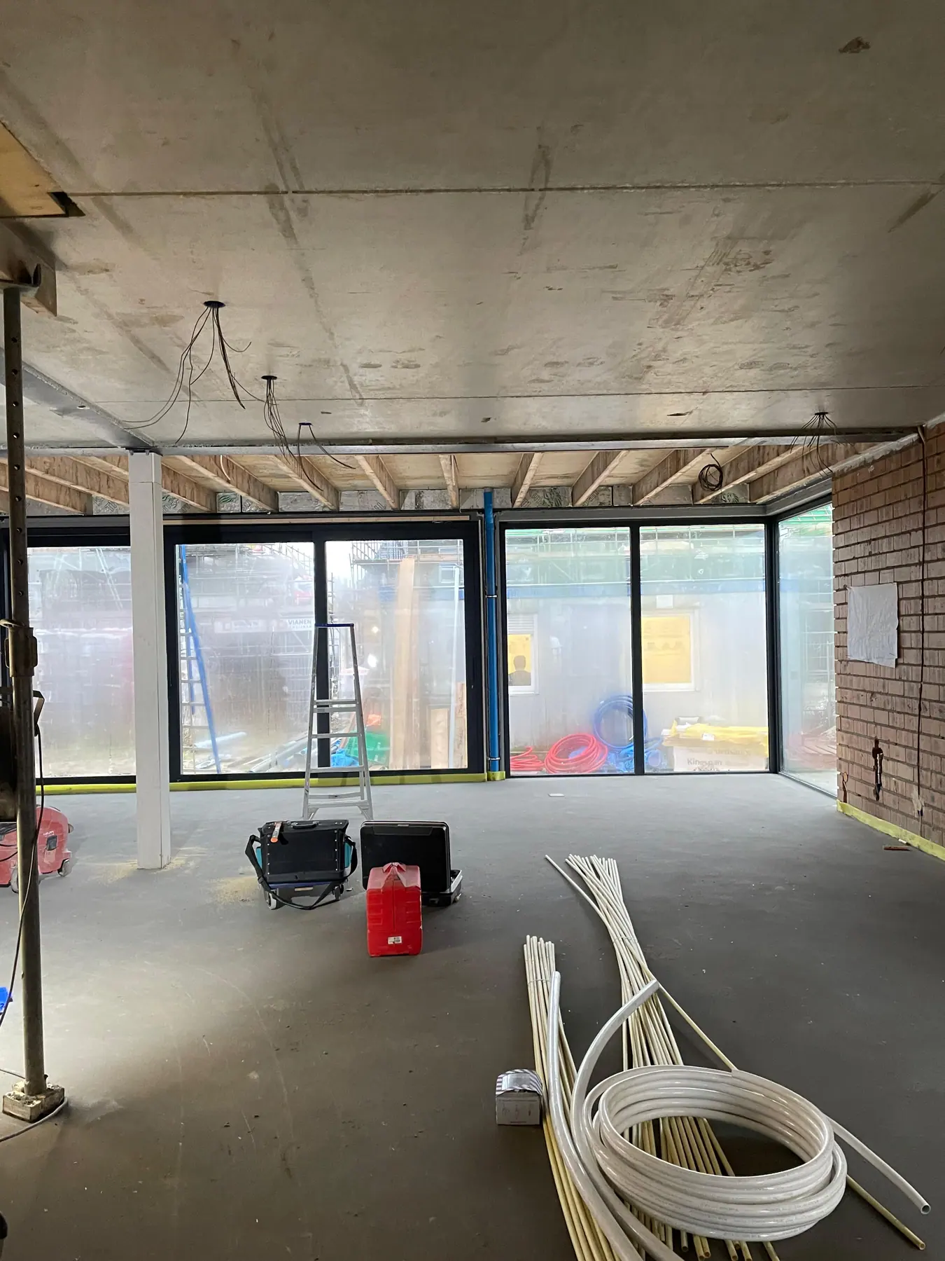 Tijdens de uitvoering 11, nieuwbouwwoning in witte baksteen