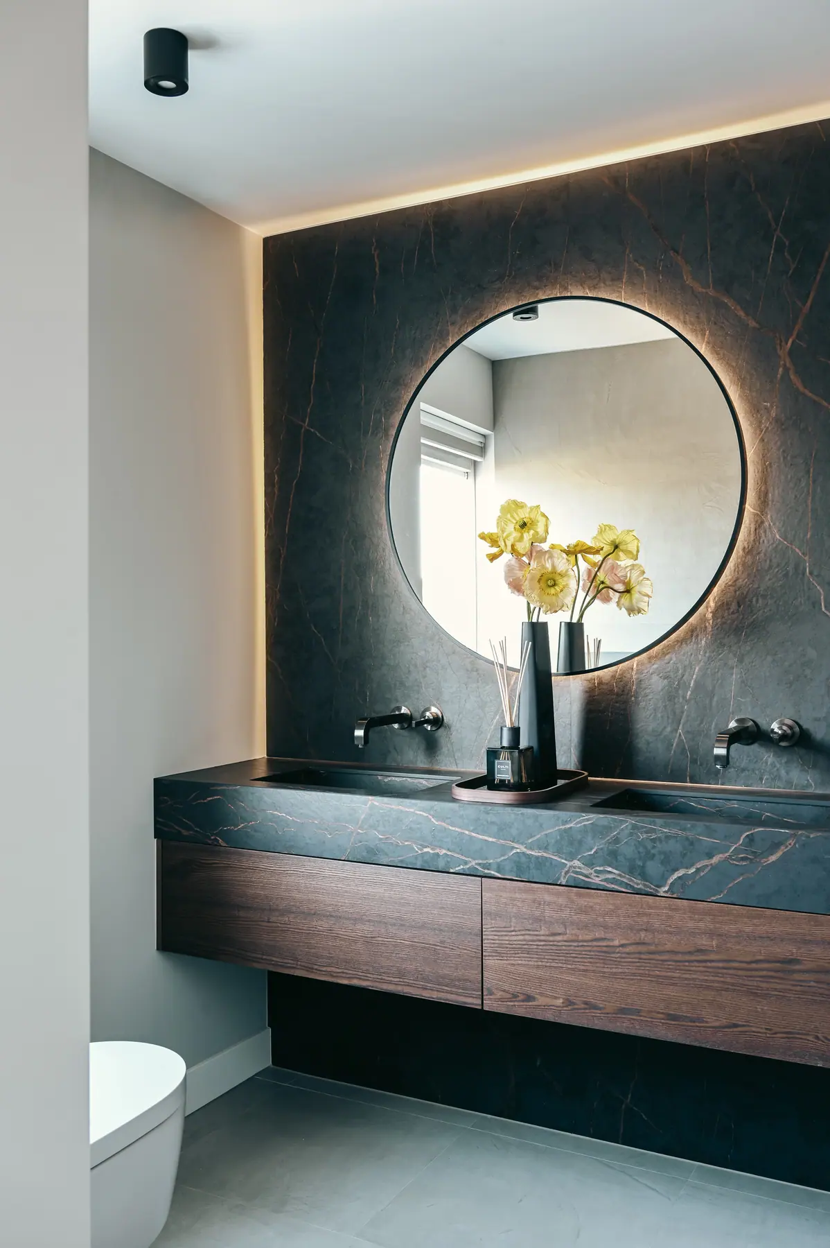 Opgeleverd resultaat 3, keuken in marmer en staal